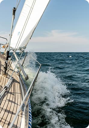 Парусная яхта